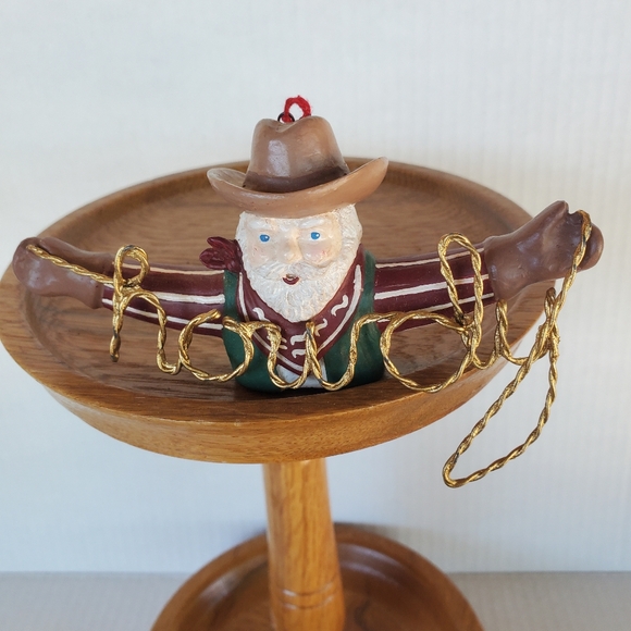 Santa Cowboy Howdy Resin Christmas Ornament Barbed Wire Western Bandana - Picture 5 of 5